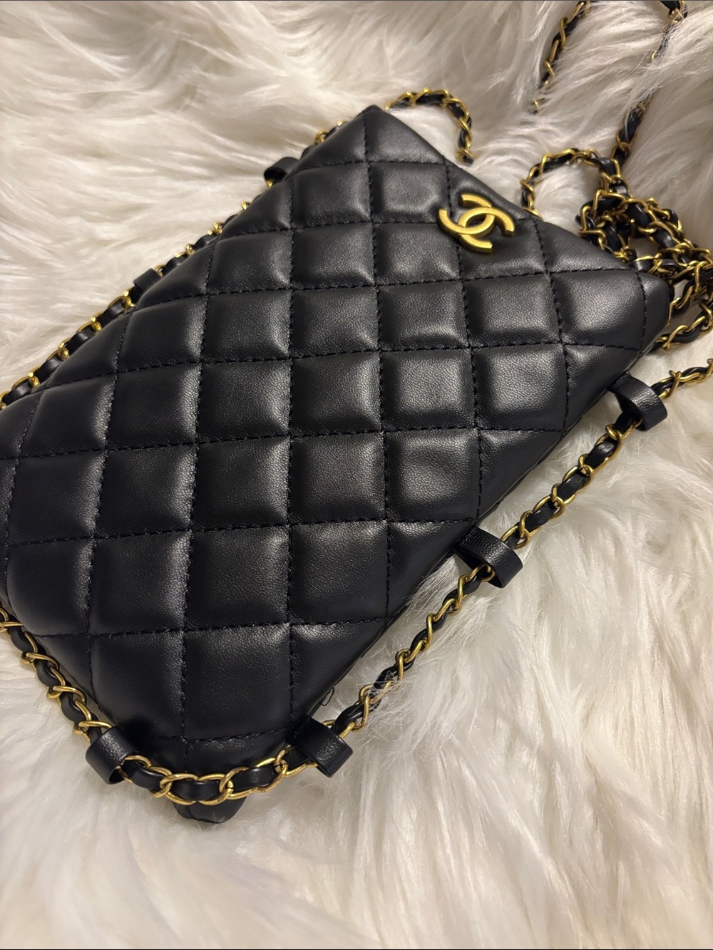 Chic Black Quilted Crossbody with Gold Chain Strap - Picture 6 of 8